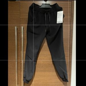 Lululemon on the fly jogger 28” woven size 4 new with tag